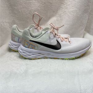 Nike White and Mint Green Athletic Shoes